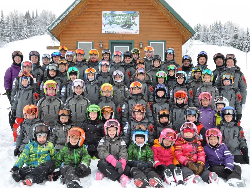 Responsables et enfants membres du club de compétition du Mont-Vidéo